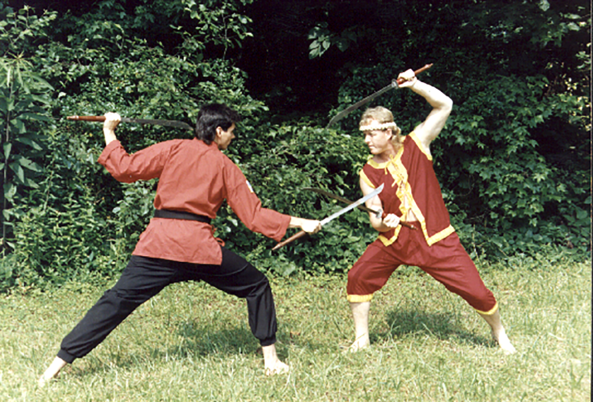 Grand Master Phaa Khruu Samaii Mesamarn, Buddhai Sawan Sword Fighting ...