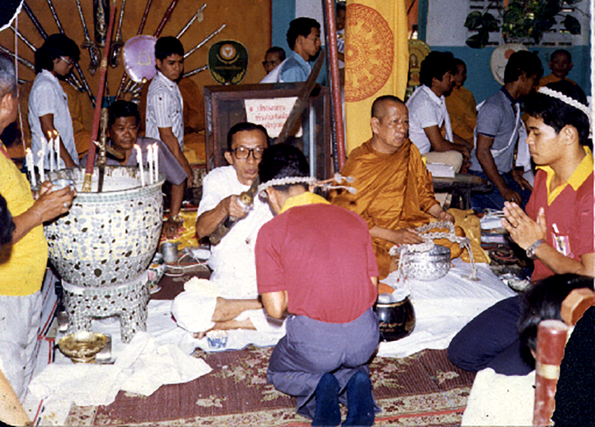 Grand Master Phaa Khruu Samaii Mesamarn, Buddhai Sawan Sword Fighting ...